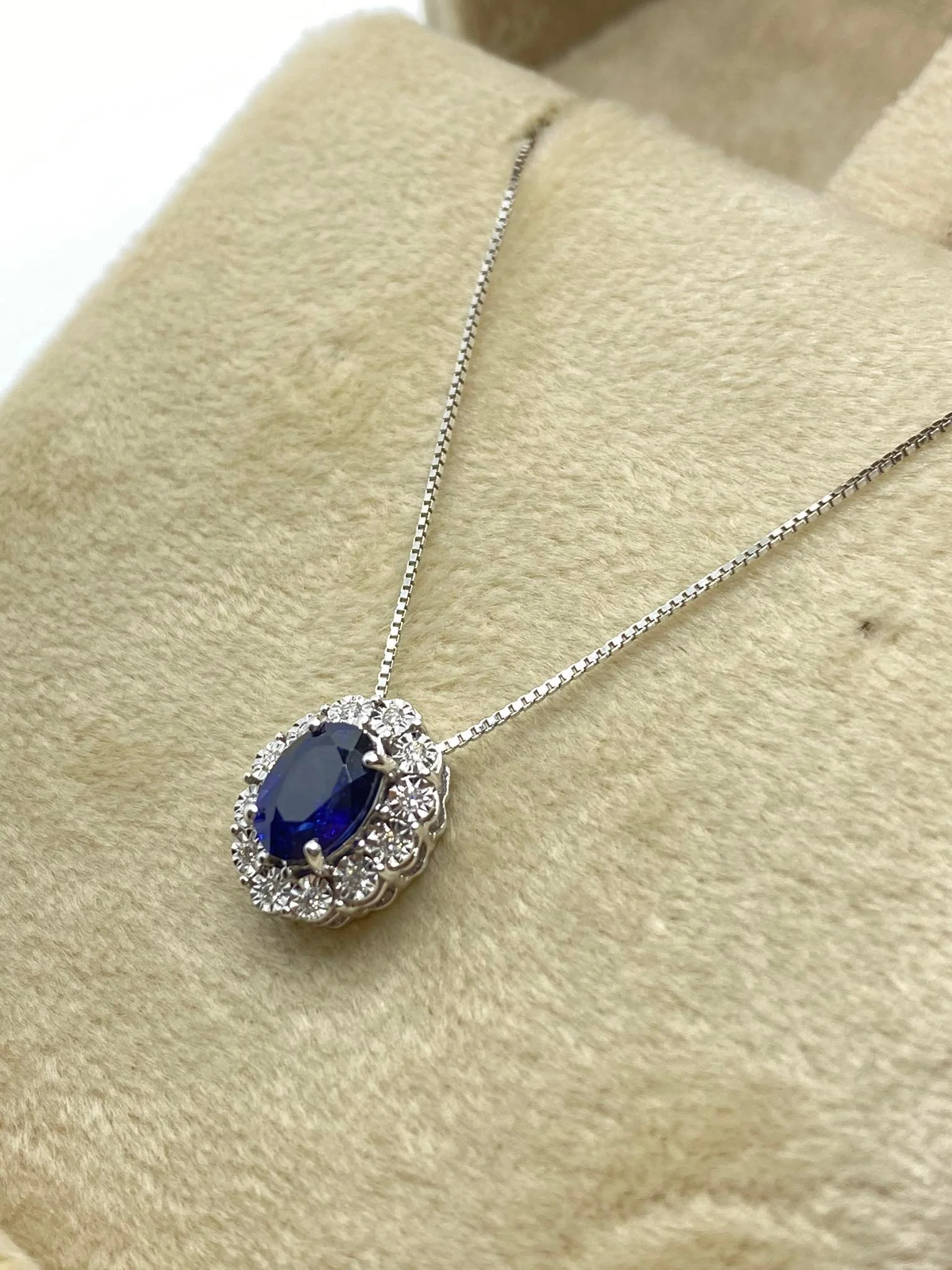 Collana da Donna Oro con Zaffiro in Oro Bianco e Brillanti Donna Oro - Image 3